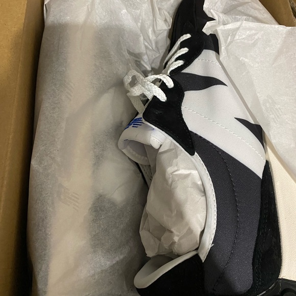 New Balance 327 Sneakers - Picture 5 of 5